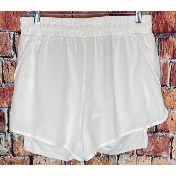 NWT Fabletics Women's Medium Sloane Run Shorts Athletic Concrete Silk Pockets - Picture 3 of 5
